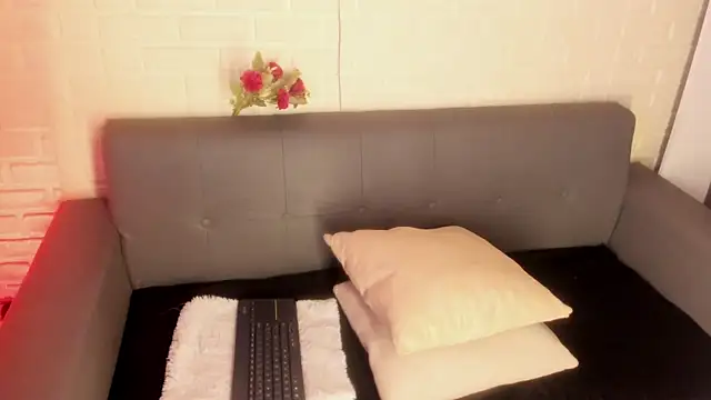 Snapshot of karina_gomez_18 chatting on November 9, 2025, 11:47 am karina gomez 18 online show from November 9, 2025, 11:47 am