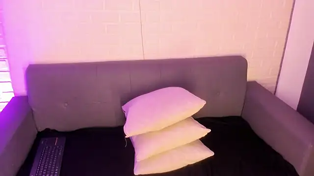 Snapshot of karina_gomez_18 chatting on December 4, 2025, 11:20 am karina gomez 18 online show from December 4, 2025, 11:20 am