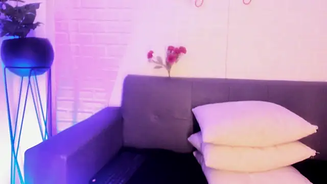 Snapshot of karina_gomez_18 chatting on November 7, 2025, 11:26 am karina gomez 18 online show from November 7, 2025, 11:26 am