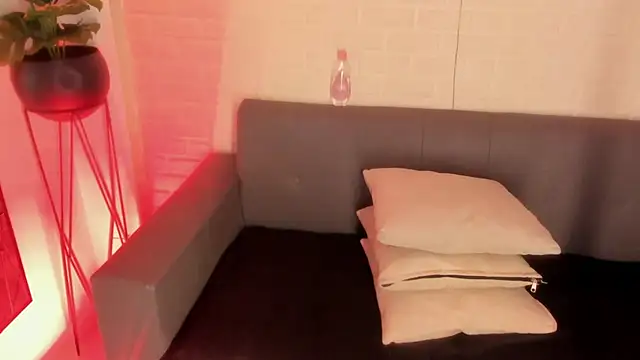 Snapshot of karina_gomez_18 chatting on November 30, 2025, 11:33 am karina gomez 18 online show from November 30, 2025, 11:33 am