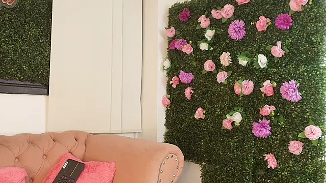 julieta aguilar1 online show from April 16, 2026, 9:39 pm