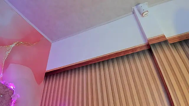 Snapshot of Bella__sweet chatting on March 4, 2025, 7:01 pm Bella sweet online show from March 4, 2025, 7:01 pm