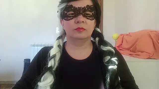 Ninalapiccolina online show from November 26, 2025, 3:23 pm