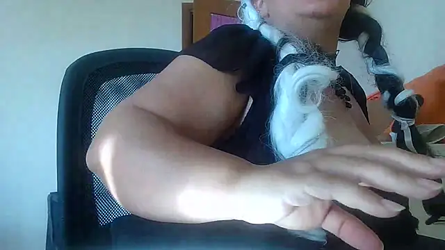 Ninalapiccolina online show from October 4, 2025, 2:07 pm