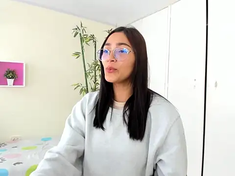 ASIAM BRUNET online show from January 11, 2026, 3:52 pm