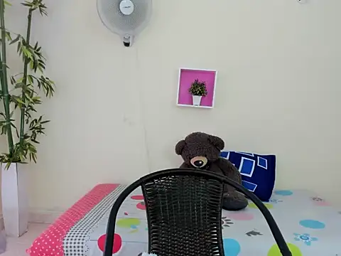 Snapshot of ASIAM_BRUNET chatting on November 5, 2025, 2:31 pm ASIAM BRUNET online show from November 5, 2025, 2:31 pm