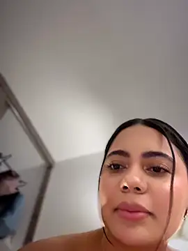 Snapshot of Aryrosee chatting on February 9, 2026, 8:18 pm Aryrosee online show from February 9, 2026, 8:18 pm