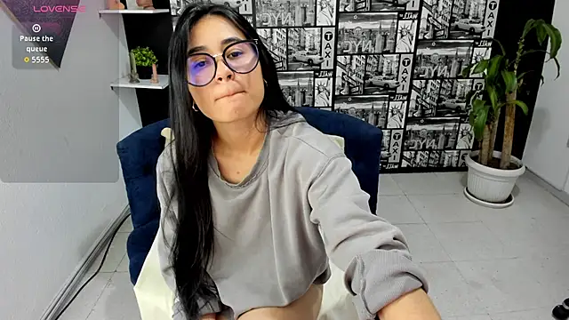 Snapshot of ChloeTurner_ chatting on October 28, 2025, 8:52 pm ChloeTurner online show from October 28, 2025, 8:52 pm