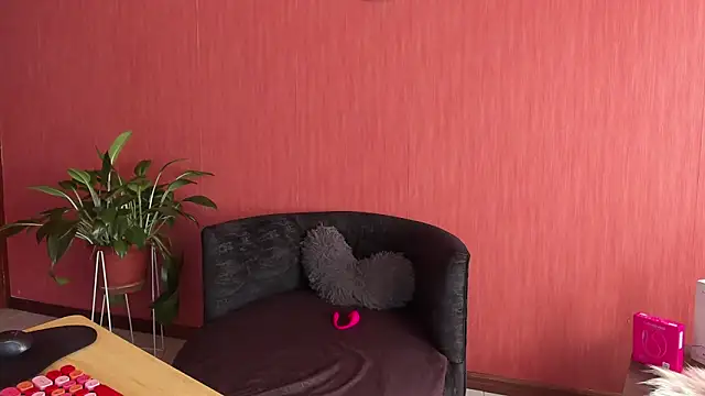 ChloeTurner  online show from April 20, 2026, 7:59 pm