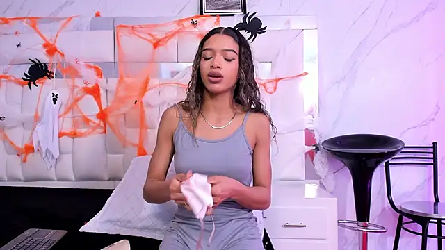 BritneyCollins online show from October 13, 2025, 2:29 pm