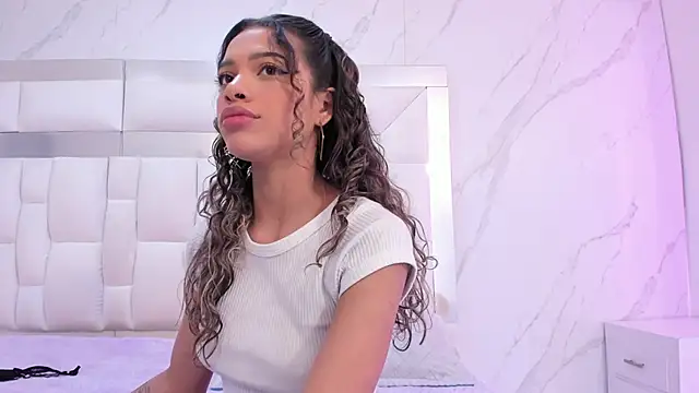 BritneyCollins online show from November 23, 2025, 2:16 pm