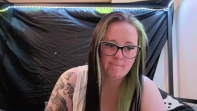 Bunny Cummings online show from April 19, 2026, 10:01 pm