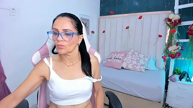 margot smith  online show from March 28, 2026, 12:39 pm