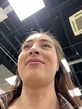 Snapshot of Holly_Play chatting on September 12, 2025, 9:09 am Holly Play online show from September 12, 2025, 9:09 am