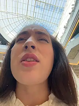 Snapshot of Holly_Play chatting on October 21, 2025, 9:09 am Holly Play online show from October 21, 2025, 9:09 am