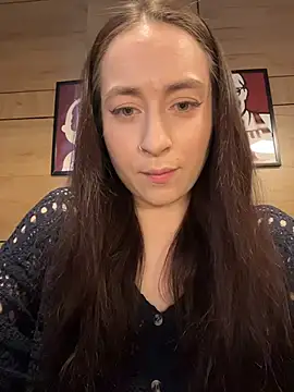 Snapshot of Holly_Play chatting on May 1, 2026, 12:10 pm Holly Play online show from May 1, 2026, 12:10 pm