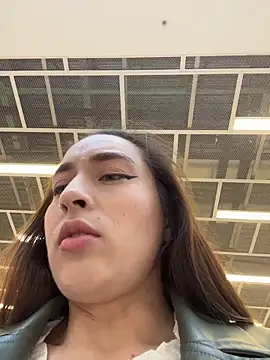 Snapshot of Holly_Play chatting on October 27, 2025, 9:10 am Holly Play online show from October 27, 2025, 9:10 am