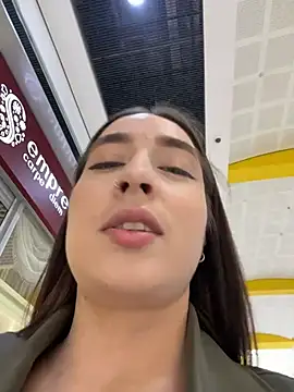 Holly Play online show from April 18, 2026, 12:07 pm