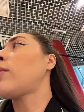 Snapshot of Holly_Play chatting on October 12, 2025, 10:38 am Holly Play online show from October 12, 2025, 10:38 am