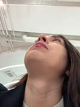 Snapshot of Holly_Play chatting on March 7, 2025, 8:13 am Holly Play online show from March 7, 2025, 8:13 am