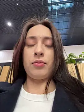 Snapshot of Holly_Play chatting on March 10, 2025, 8:17 am Holly Play online show from March 10, 2025, 8:17 am