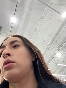 Snapshot of Holly_Play chatting on February 21, 2025, 8:51 am Holly Play online show from February 21, 2025, 8:51 am