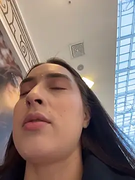 Snapshot of Holly_Play chatting on November 15, 2025, 12:09 pm Holly Play online show from November 15, 2025, 12:09 pm