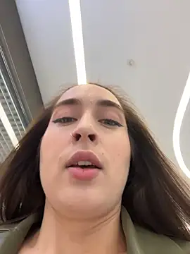 Snapshot of Holly_Play chatting on October 7, 2025, 9:10 am Holly Play online show from October 7, 2025, 9:10 am