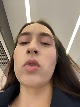 Snapshot of Holly_Play chatting on December 3, 2025, 11:09 am Holly Play online show from December 3, 2025, 11:09 am