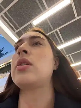 Snapshot of Holly_Play chatting on November 21, 2025, 12:15 pm Holly Play online show from November 21, 2025, 12:15 pm