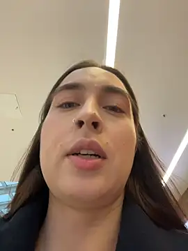 Snapshot of Holly_Play chatting on November 26, 2025, 12:05 pm Holly Play online show from November 26, 2025, 12:05 pm