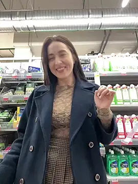 Snapshot of Holly_Play chatting on March 19, 2025, 6:46 am Holly Play online show from March 19, 2025, 6:46 am