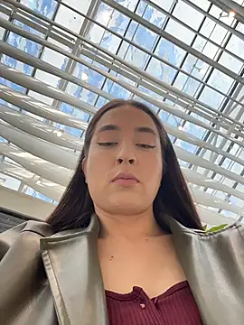 Holly Play online show from April 20, 2026, 11:35 am