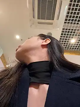 Snapshot of Holly_Play chatting on March 18, 2025, 10:07 am Holly Play online show from March 18, 2025, 10:07 am