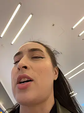 Snapshot of Holly_Play chatting on October 10, 2025, 10:16 am Holly Play online show from October 10, 2025, 10:16 am