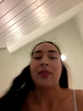 Snapshot of Holly_Play chatting on September 28, 2025, 10:11 am Holly Play online show from September 28, 2025, 10:11 am