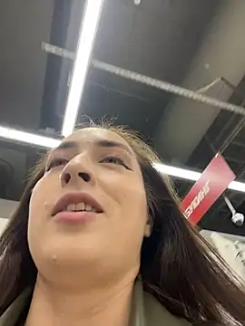 Snapshot of Holly_Play chatting on October 13, 2025, 9:11 am Holly Play online show from October 13, 2025, 9:11 am