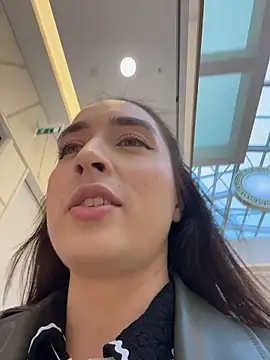 Snapshot of Holly_Play chatting on October 28, 2025, 9:08 am Holly Play online show from October 28, 2025, 9:08 am