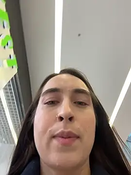 Snapshot of Holly_Play chatting on December 5, 2025, 12:04 pm Holly Play online show from December 5, 2025, 12:04 pm