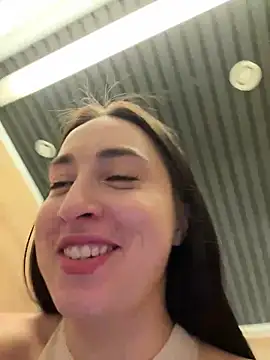 Snapshot of Holly_Play chatting on March 7, 2025, 2:23 pm Holly Play online show from March 7, 2025, 2:23 pm