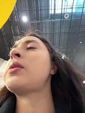 Snapshot of Holly_Play chatting on March 20, 2025, 10:10 am Holly Play online show from March 20, 2025, 10:10 am