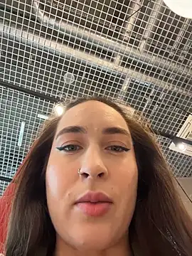 Snapshot of Holly_Play chatting on October 3, 2025, 7:10 am Holly Play online show from October 3, 2025, 7:10 am