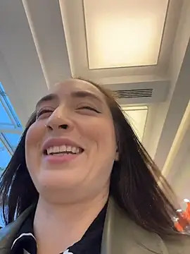 Snapshot of Holly_Play chatting on October 30, 2025, 9:07 am Holly Play online show from October 30, 2025, 9:07 am