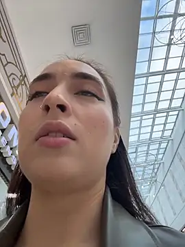 Snapshot of Holly_Play chatting on October 6, 2025, 10:05 am Holly Play online show from October 6, 2025, 10:05 am