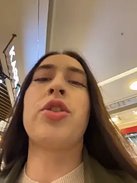 Snapshot of Holly_Play chatting on November 3, 2025, 1:15 pm Holly Play online show from November 3, 2025, 1:15 pm