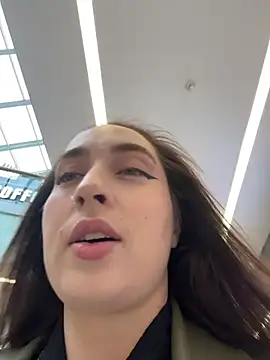 Snapshot of Holly_Play chatting on October 5, 2025, 10:06 am Holly Play online show from October 5, 2025, 10:06 am