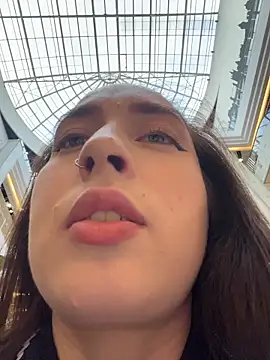 Snapshot of Holly_Play chatting on October 20, 2025, 1:11 pm Holly Play online show from October 20, 2025, 1:11 pm