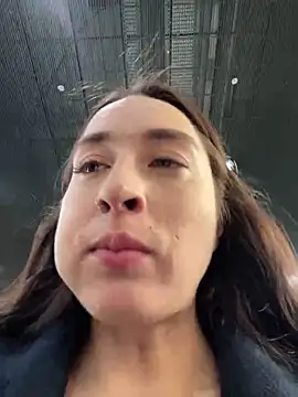 Snapshot of Holly_Play chatting on March 20, 2025, 1:15 pm Holly Play online show from March 20, 2025, 1:15 pm