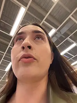 Snapshot of Holly_Play chatting on November 12, 2025, 12:09 pm Holly Play online show from November 12, 2025, 12:09 pm