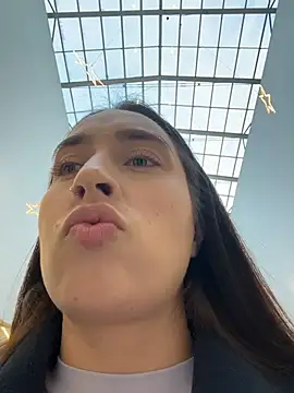 Snapshot of Holly_Play chatting on November 16, 2025, 12:10 pm Holly Play online show from November 16, 2025, 12:10 pm